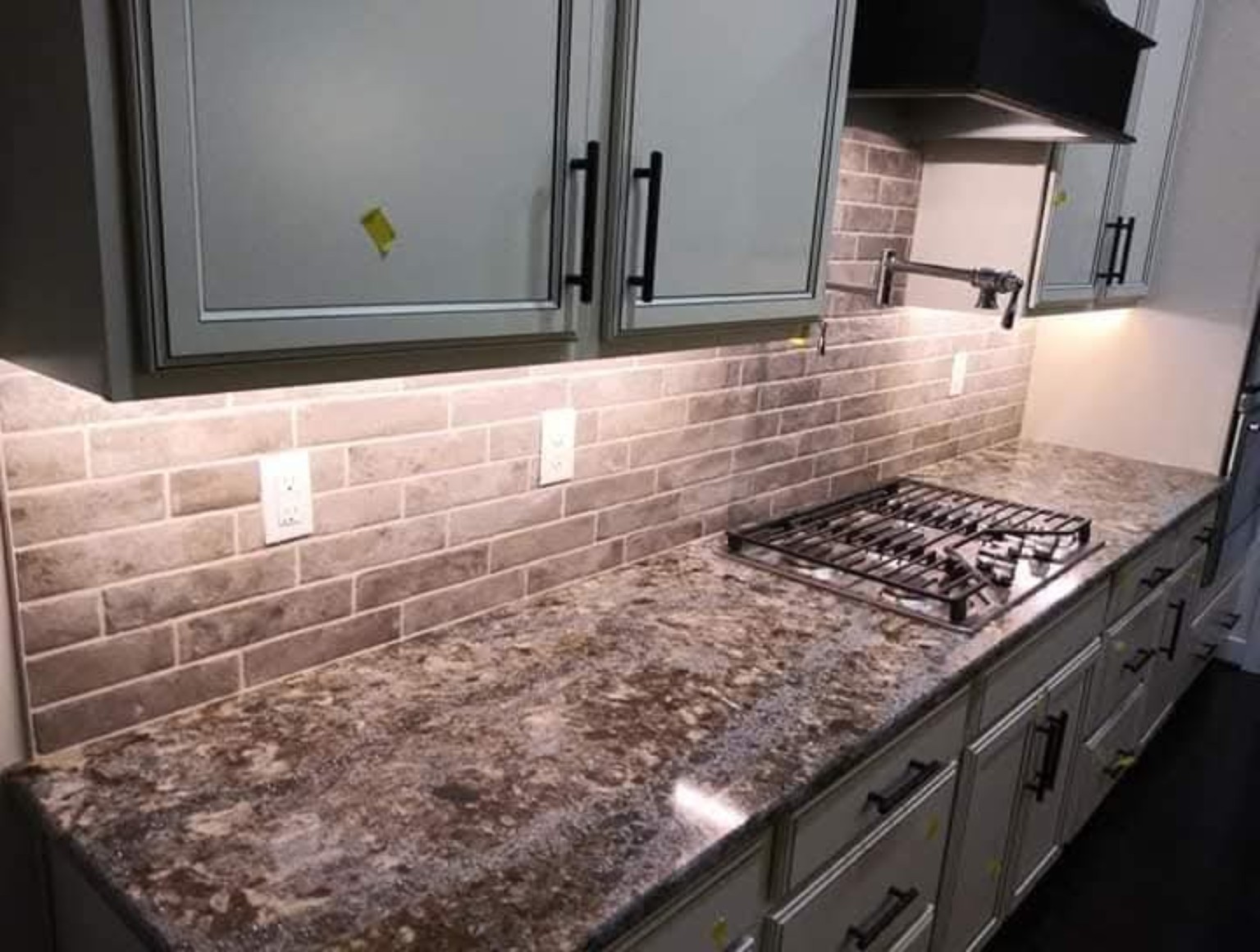 Kitchen tile backsplash and countertop